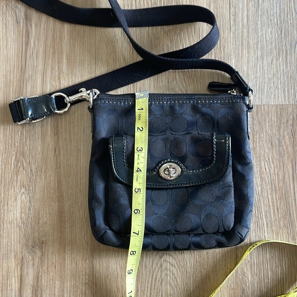 Coach black and silver crosssbody adjustable purse with front pocket - Picture 6 of 8